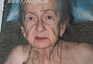 Бабуля 60 лет пихает игрушку в волосатую пиздень